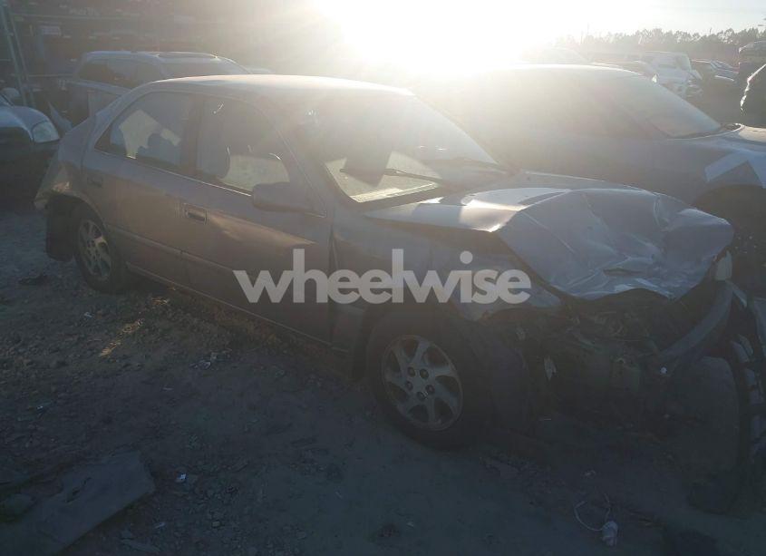 2000 Toyota Camry LE (VIN 4T1BG22K6YU696104) main photo