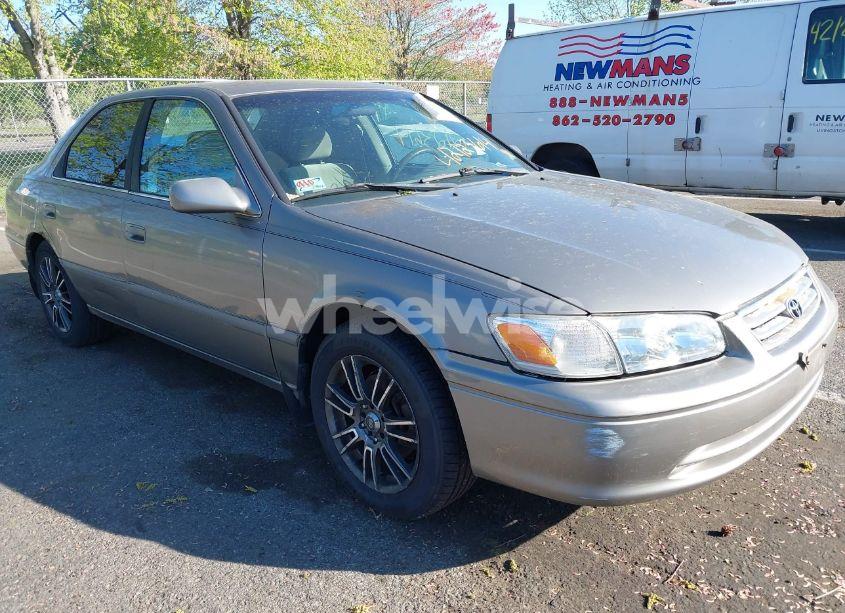 2000 Toyota Camry LE (VIN 4T1BG22K6YU704735) main photo