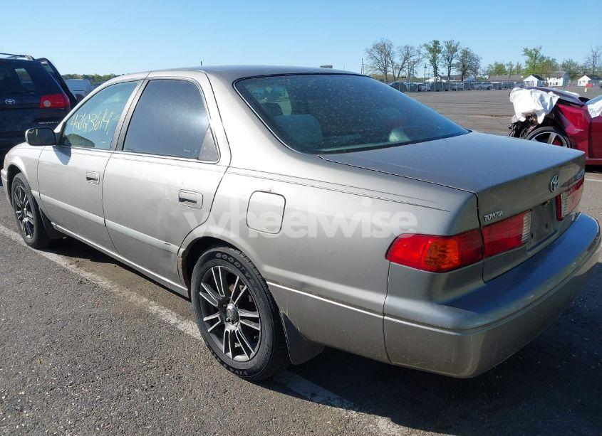 Photo 3 of 2000 Toyota Camry LE (VIN 4T1BG22K6YU704735)