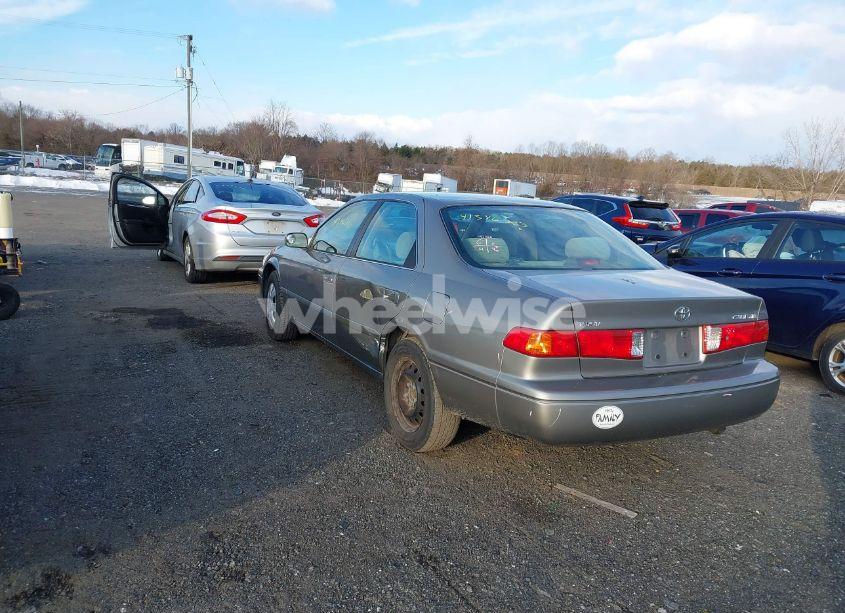 Photo 3 of 2001 Toyota Camry LE (VIN 4T1BG22K71U039575)