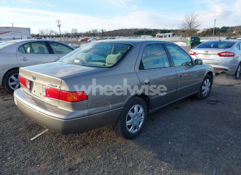 Photo 4 of 2001 Toyota Camry LE (VIN 4T1BG22K71U039575)
