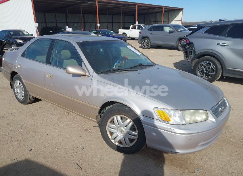 2001 Toyota Camry LE (VIN 4T1BG22K71U048292) main photo