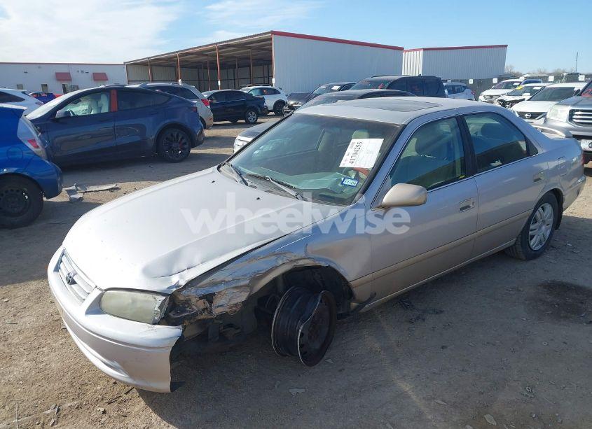 Photo 2 of 2001 Toyota Camry LE (VIN 4T1BG22K71U048292)