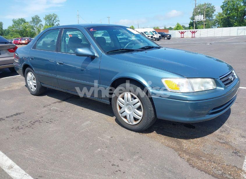 2001 Toyota Camry LE (VIN 4T1BG22K71U813310) main photo