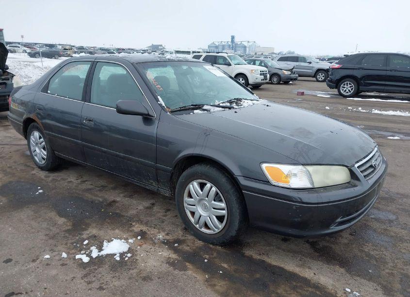 2001 Toyota Camry LE (VIN 4T1BG22K71U825277) main photo