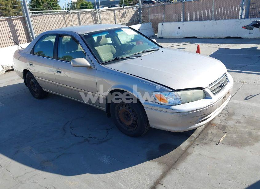2001 Toyota Camry LE (VIN 4T1BG22K71U830639) main photo