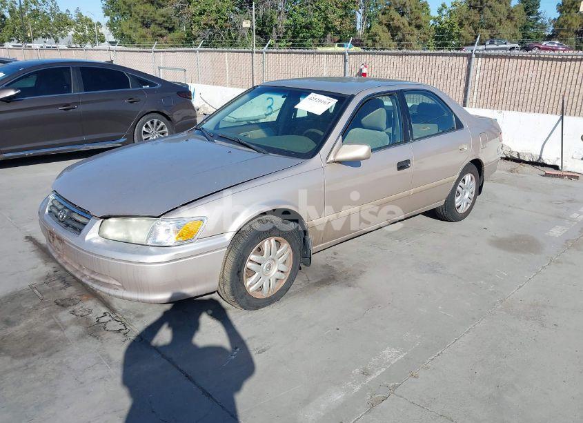 Photo 2 of 2001 Toyota Camry LE (VIN 4T1BG22K71U830639)