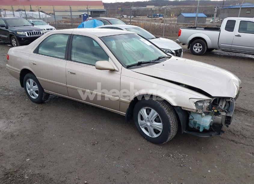 2001 Toyota Camry CE (VIN 4T1BG22K71U837347) main photo