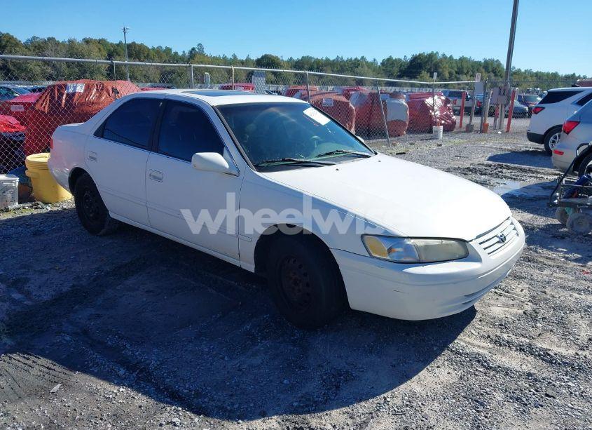 1997 Toyota Camry LE (VIN 4T1BG22K7VU066295) main photo