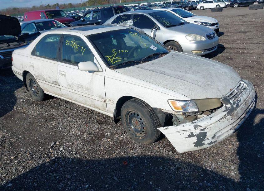 1998 Toyota Camry LE (VIN 4T1BG22K7WU190021) main photo