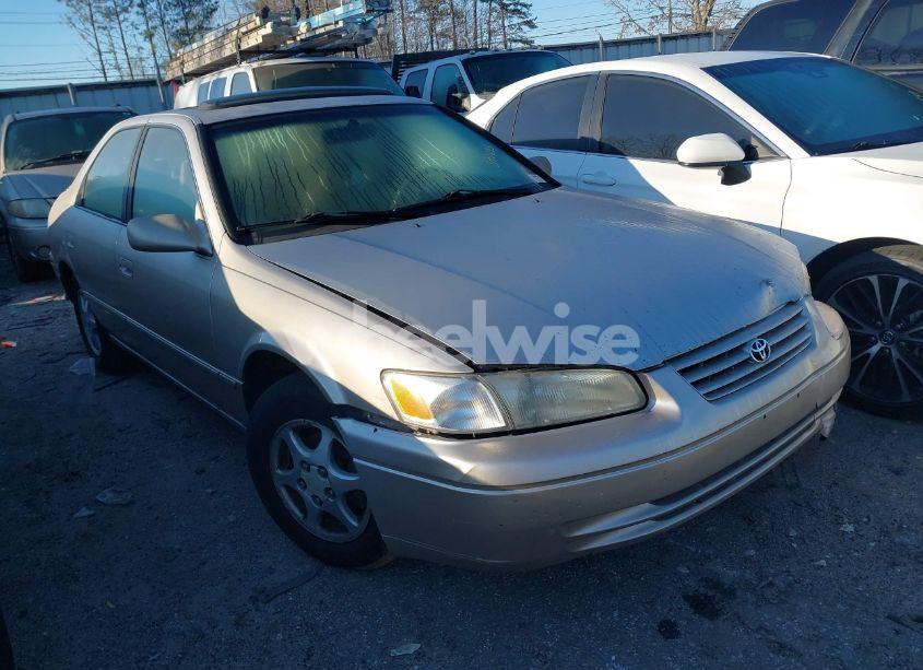 1998 Toyota Camry LE (VIN 4T1BG22K7WU340693) main photo