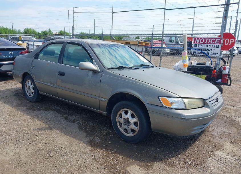 1999 Toyota Camry LE (VIN 4T1BG22K7XU486352) main photo