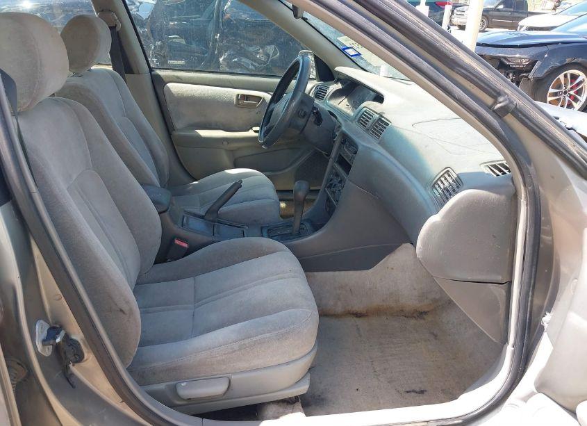 Photo 5 of 1999 Toyota Camry LE (VIN 4T1BG22K7XU486352)