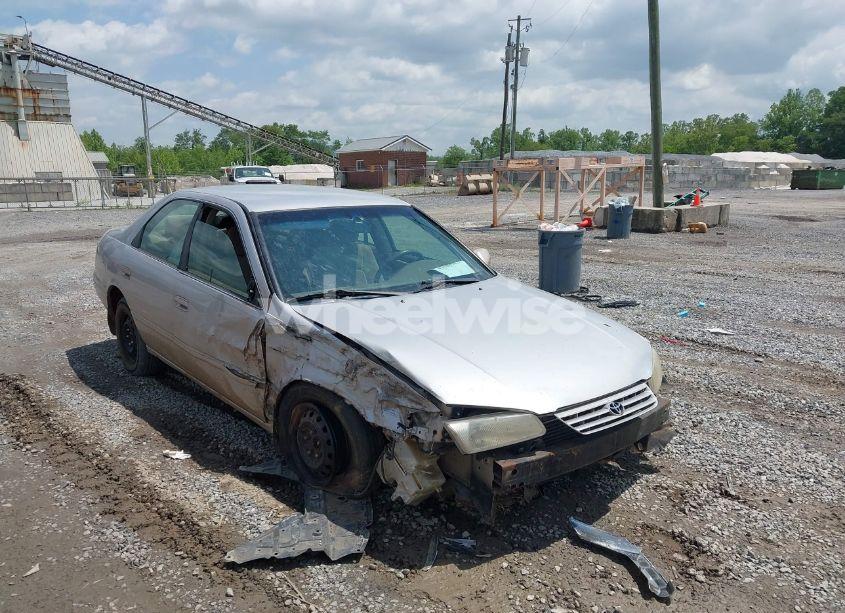 1999 Toyota Camry LE (VIN 4T1BG22K7XU604965) main photo