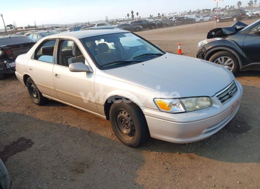 2001 Toyota Camry CE (VIN 4T1BG22K81U043280) main photo