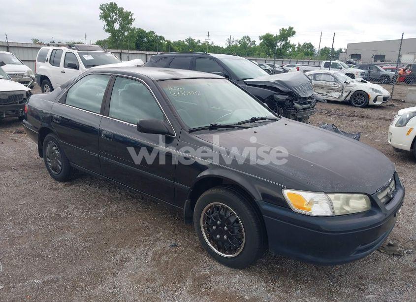 2001 Toyota Camry CE (VIN 4T1BG22K81U054795) main photo