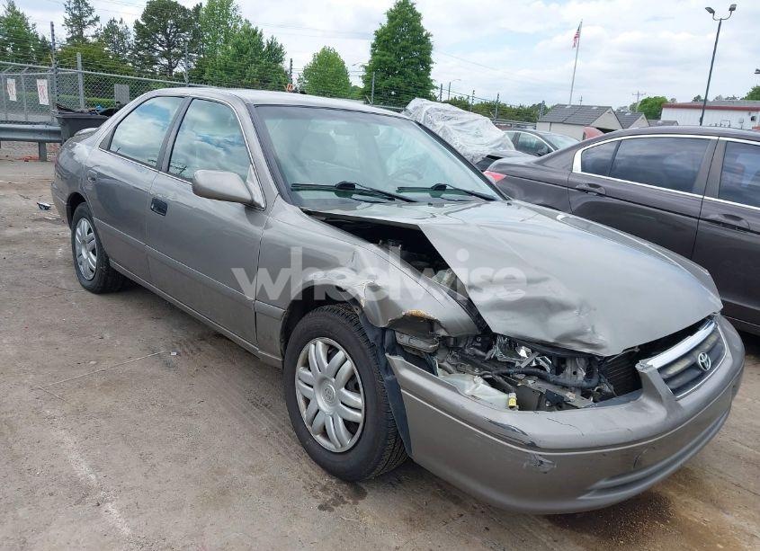 2001 Toyota Camry LE (VIN 4T1BG22K81U079356) main photo