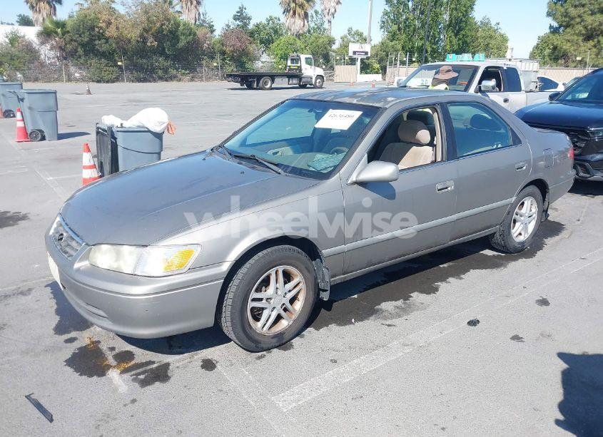 Photo 2 of 2001 Toyota Camry LE (VIN 4T1BG22K81U094729)