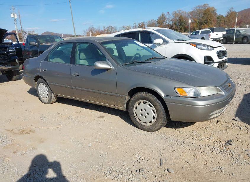 1997 Toyota Camry LE (VIN 4T1BG22K8VU093599) main photo