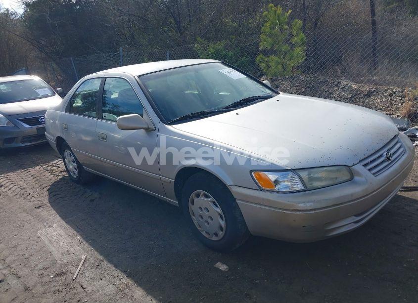 1997 Toyota Camry LE (VIN 4T1BG22K8VU125595) main photo