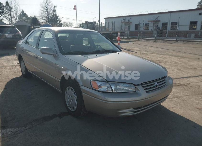 1998 Toyota Camry LE (VIN 4T1BG22K8WU207117) main photo