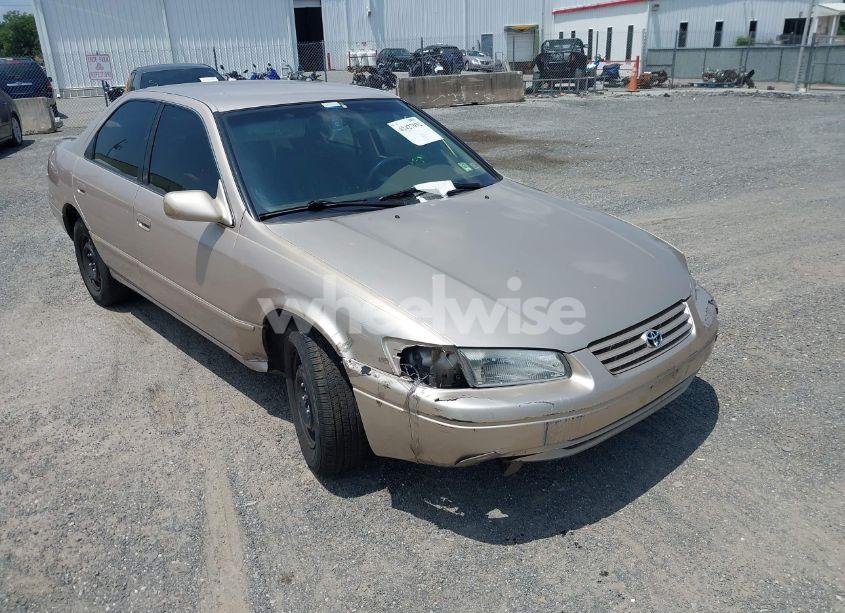 1998 Toyota Camry LE (VIN 4T1BG22K8WU280178) main photo