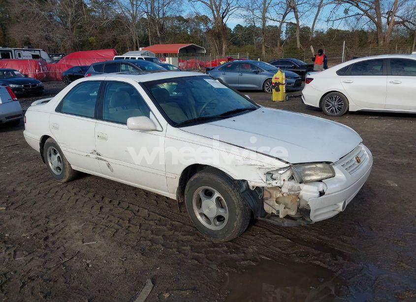 1998 Toyota Camry LE (VIN 4T1BG22K8WU289365) main photo