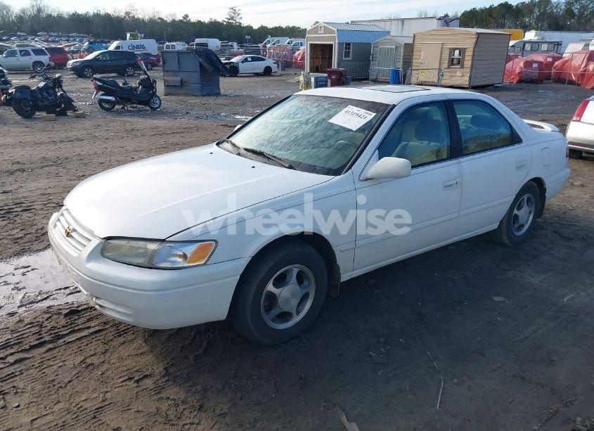 Photo 2 of 1998 Toyota Camry LE (VIN 4T1BG22K8WU289365)