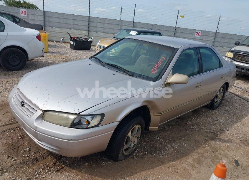 Photo 2 of 1998 Toyota Camry LE (VIN 4T1BG22K8WU337026)