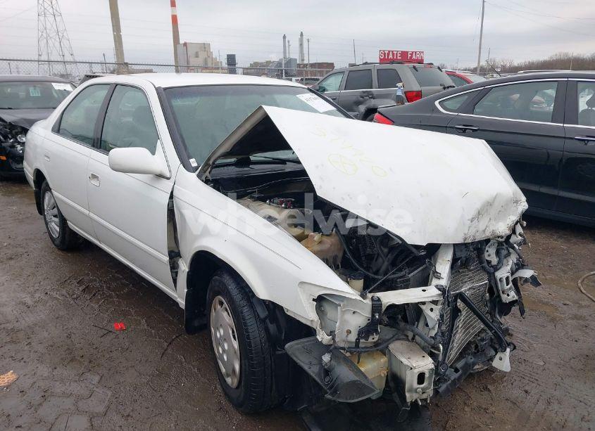 1998 Toyota Camry LE (VIN 4T1BG22K8WU374920) main photo