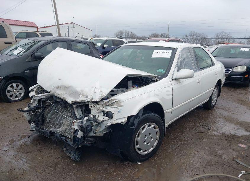 Photo 2 of 1998 Toyota Camry LE (VIN 4T1BG22K8WU374920)