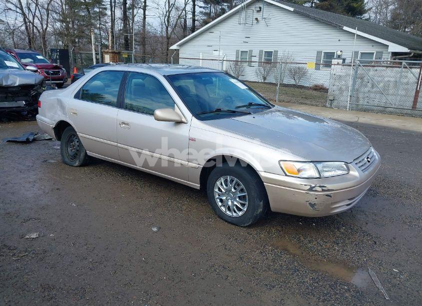 1999 Toyota Camry LE (VIN 4T1BG22K8XU463050) main photo