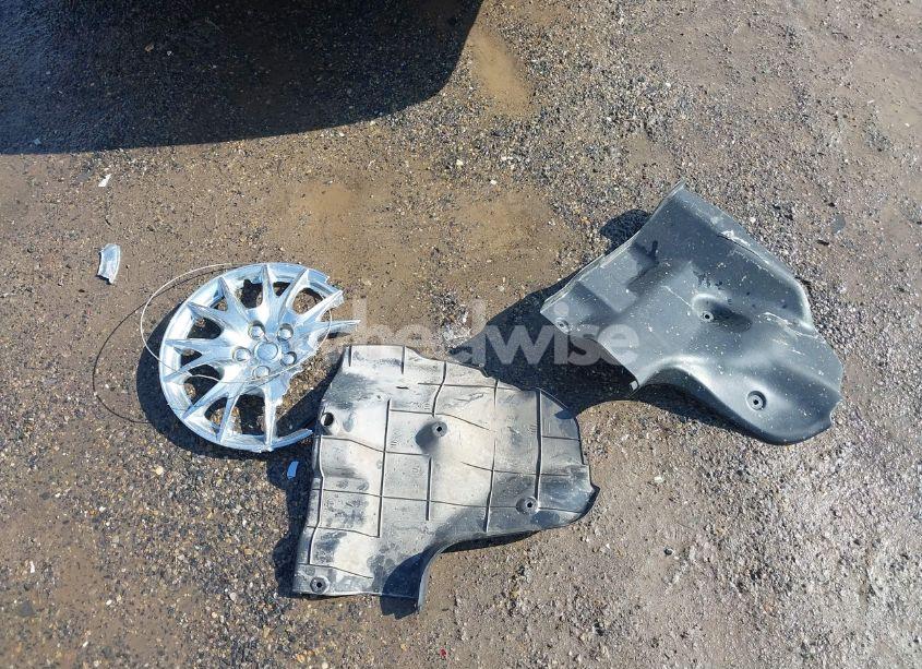 Photo 12 of 1999 Toyota Camry LE (VIN 4T1BG22K8XU463050)