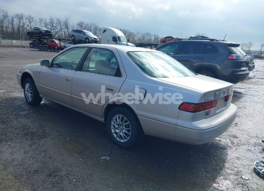 Photo 3 of 1999 Toyota Camry LE (VIN 4T1BG22K8XU463050)
