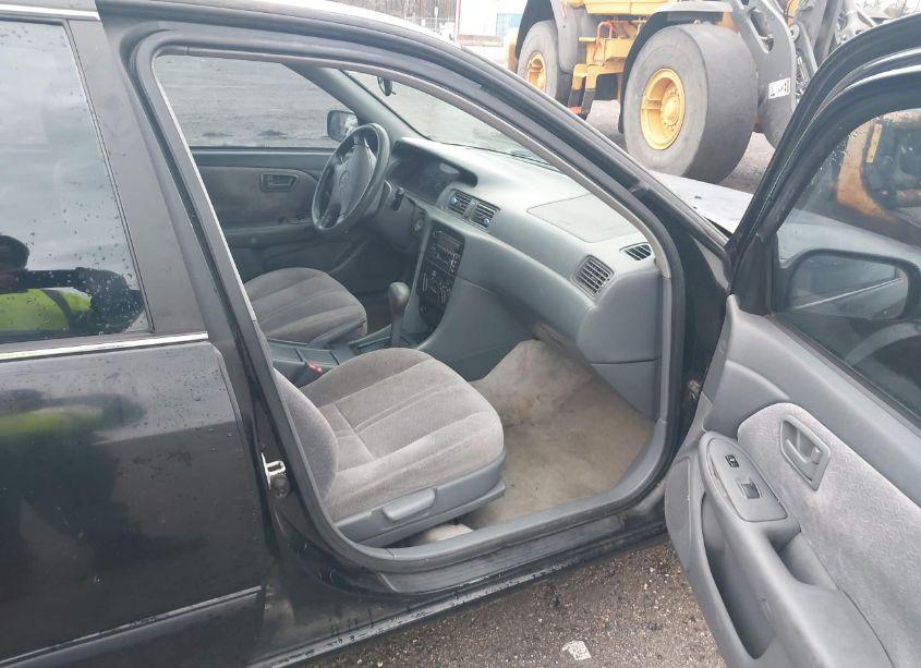 Photo 5 of 1999 Toyota Camry LE (VIN 4T1BG22K8XU478972)