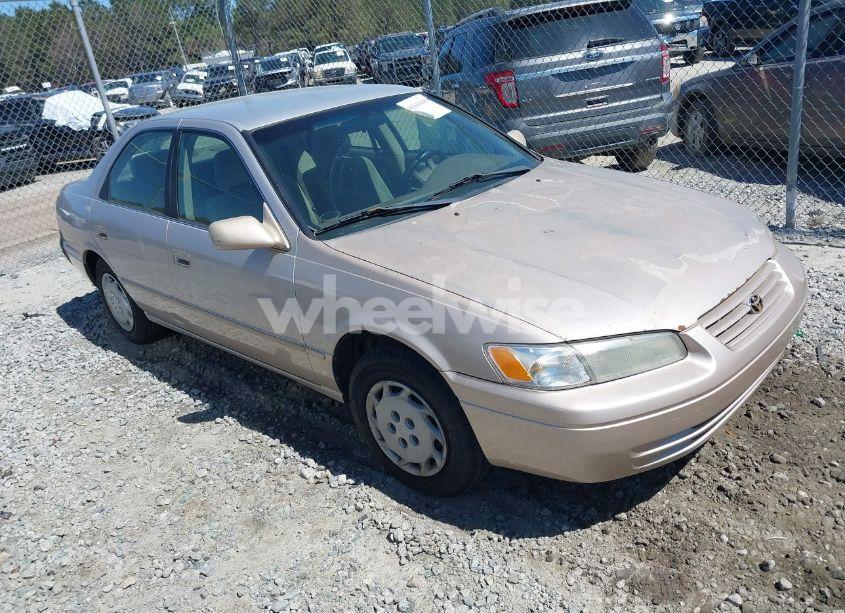 1999 Toyota Camry CE (VIN 4T1BG22K8XU594513) main photo