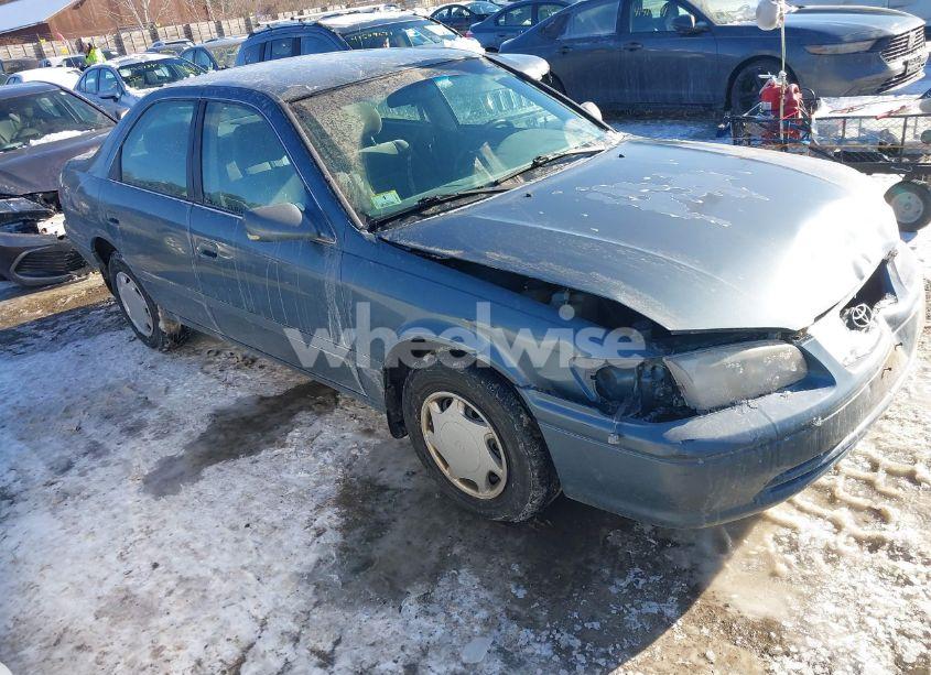 2000 Toyota Camry CE (VIN 4T1BG22K8YU980379) main photo
