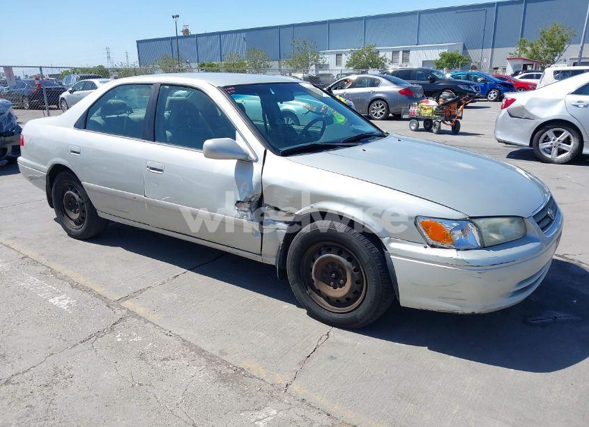 2001 Toyota Camry LE (VIN 4T1BG22K91U081021) main photo