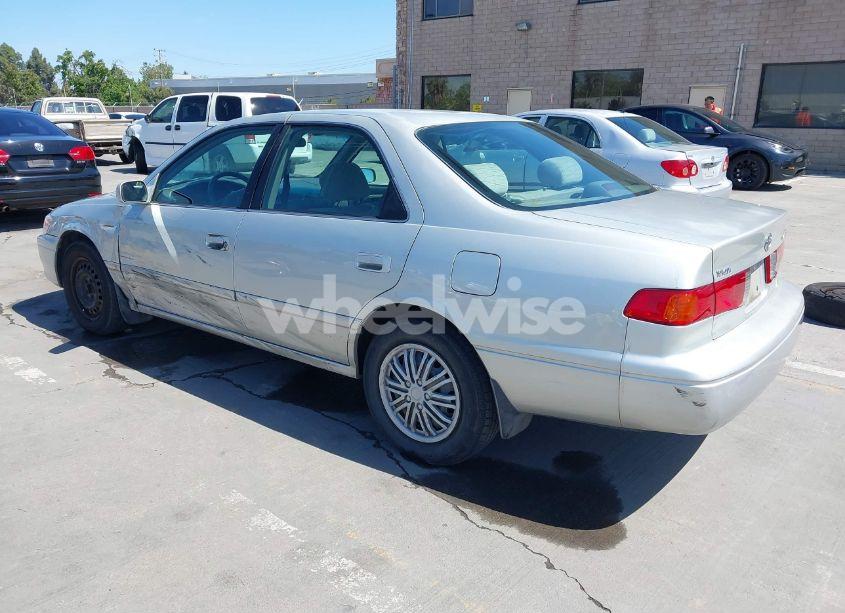 Photo 3 of 2001 Toyota Camry LE (VIN 4T1BG22K91U081021)