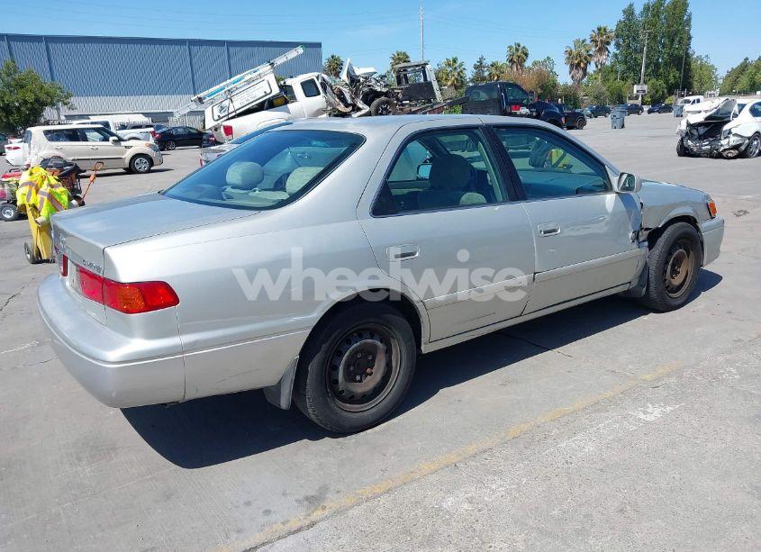 Photo 4 of 2001 Toyota Camry LE (VIN 4T1BG22K91U081021)