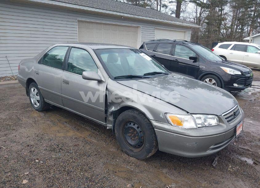 2001 Toyota Camry CE (VIN 4T1BG22K91U083741) main photo