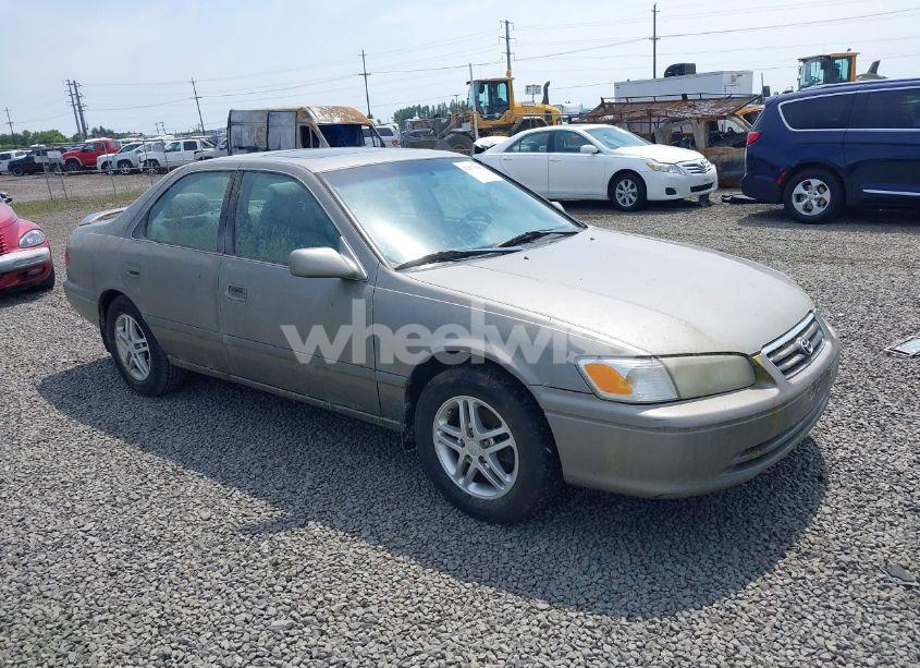 2001 Toyota Camry LE (VIN 4T1BG22K91U100781) main photo