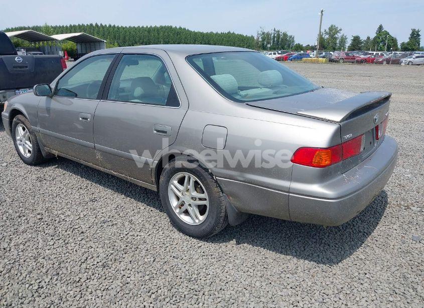 Photo 3 of 2001 Toyota Camry LE (VIN 4T1BG22K91U100781)