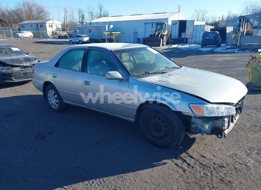2001 Toyota Camry CE (VIN 4T1BG22K91U775739) main photo