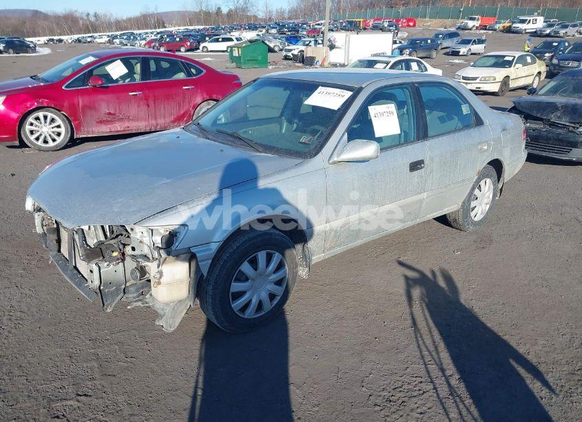 Photo 2 of 2001 Toyota Camry CE (VIN 4T1BG22K91U775739)