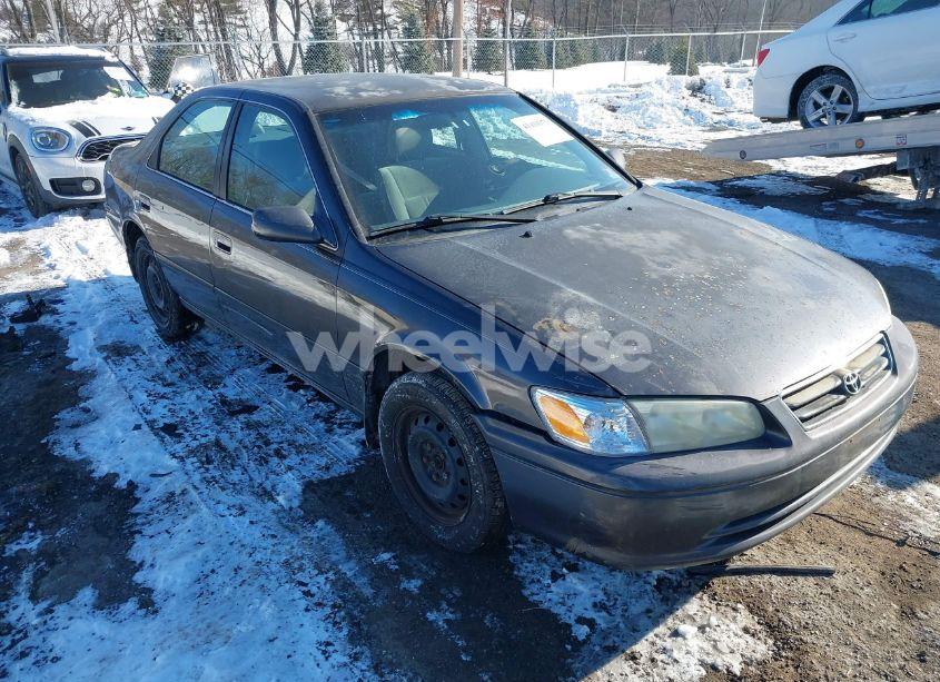 2001 Toyota Camry CE (VIN 4T1BG22K91U854800) main photo