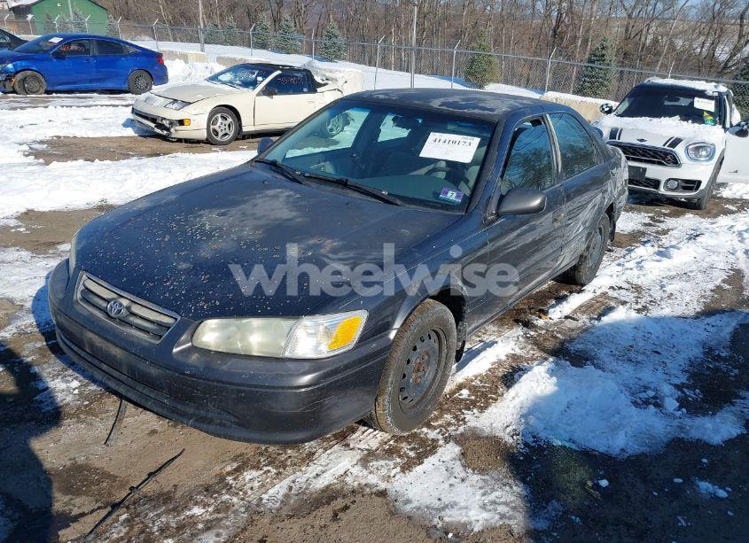 Photo 2 of 2001 Toyota Camry CE (VIN 4T1BG22K91U854800)