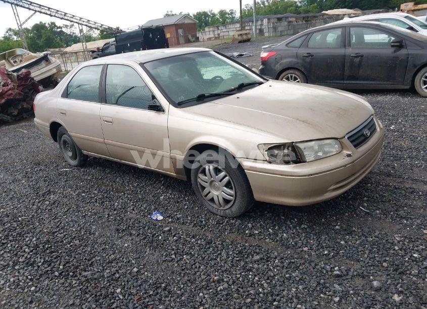 2001 Toyota Camry LE (VIN 4T1BG22K91U867787) main photo