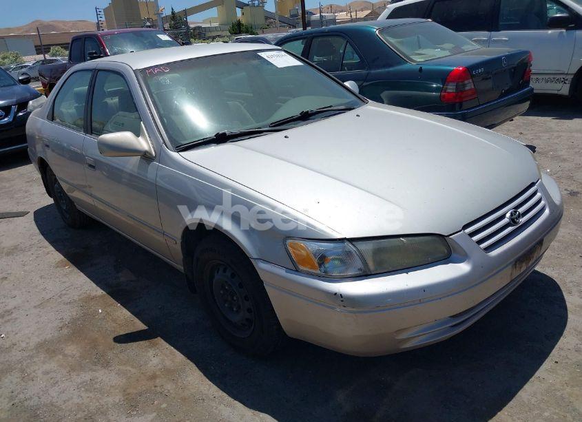1997 Toyota Camry LE (VIN 4T1BG22K9VU017275) main photo