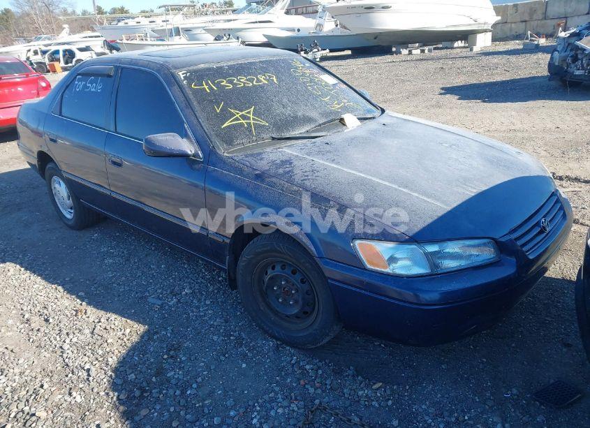 1997 Toyota Camry LE (VIN 4T1BG22K9VU066878) main photo